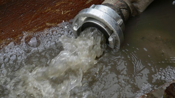 GH Schläuche können als provisorische Abwasserleitungen / Wasserleitungen bei Rohrbrüchen oder Kanalsanierung eingesetzt werden | © GH